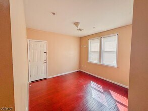 329 Broad St in Bloomfield, NJ - Building Photo - Building Photo