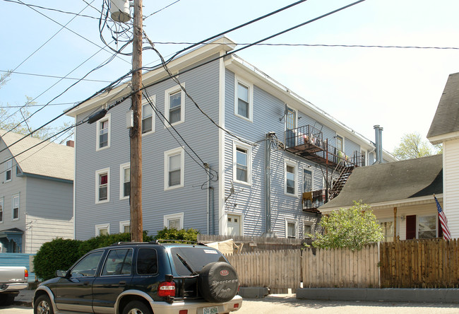 320 Douglas St in Manchester, NH - Building Photo - Building Photo