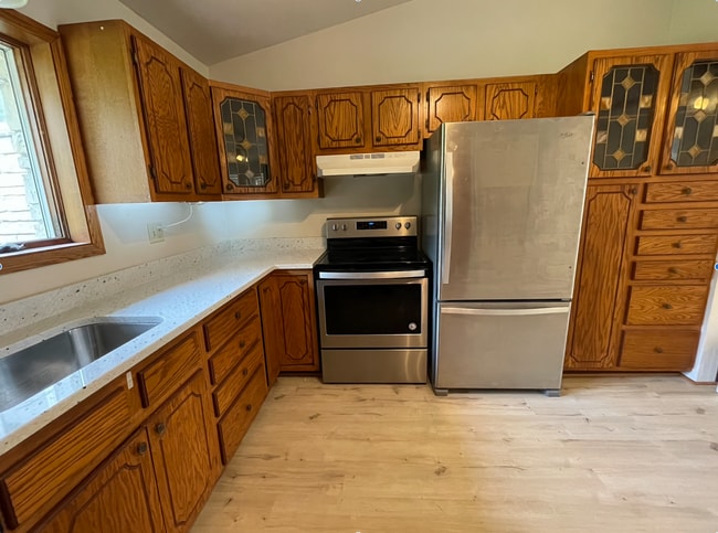 538 Cottonwood Ave in Hartland, WI - Foto de edificio - Building Photo