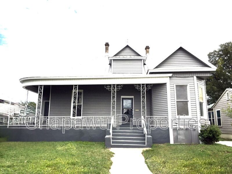 1018 N Olive St in San Antonio, TX - Building Photo