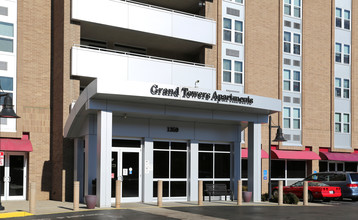 Grand Towers Apartments in Newport, KY - Foto de edificio - Building Photo