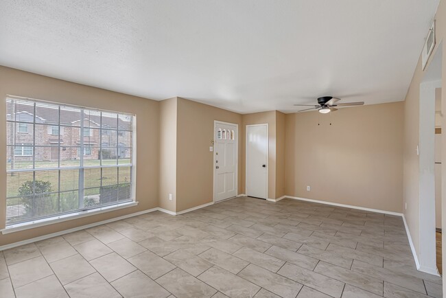 1057 Willow Oaks Cir