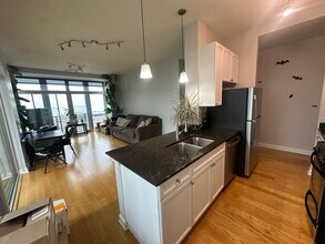 1400 S Michigan Ave, Unit 2503 in Chicago, IL - Building Photo - Building Photo