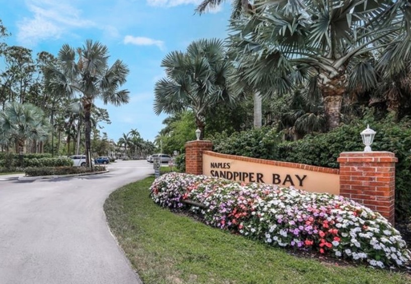 3011 Sandpiper Bay Cir in Naples, FL - Building Photo