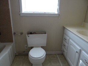 2040 Kingsley Dr in Beaumont, TX - Building Photo - Building Photo