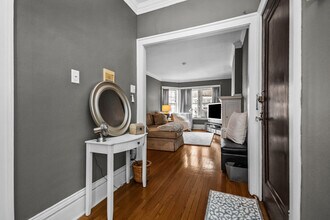 212 N Oak Park Ave in Oak Park, IL - Building Photo - Building Photo