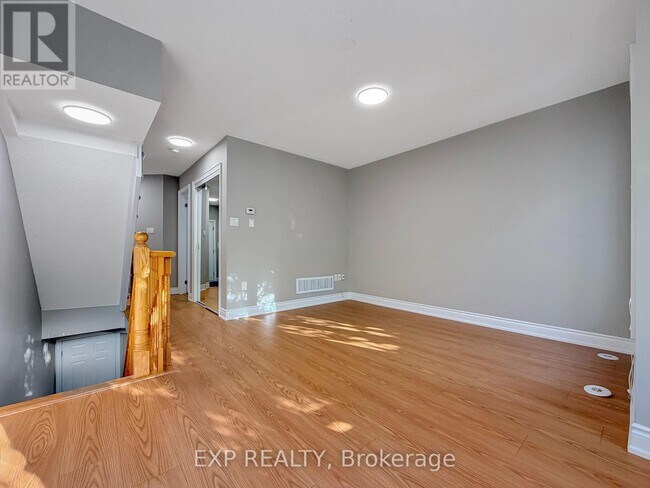 11 Saddlecreek Dr in Markham, ON - Building Photo - Building Photo