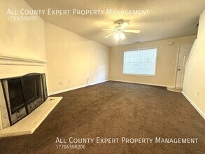 7066 Ravenwood Ln in Stonecrest, GA - Foto de edificio - Building Photo