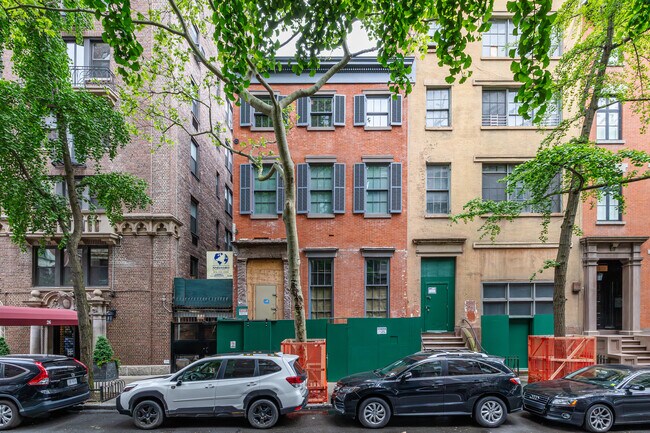 24 East 10th Street in New York, NY - Building Photo - Building Photo