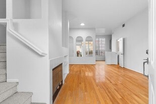 1050 S Volterra Way in Anaheim, CA - Building Photo