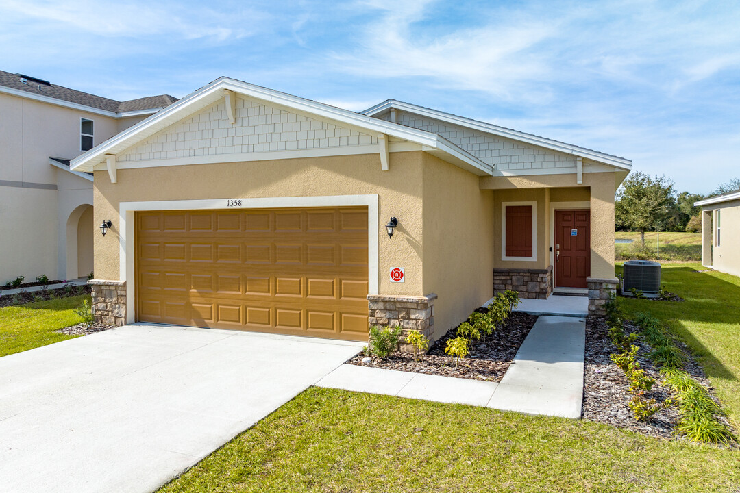 Simmons Trace in Kissimmee, FL - Building Photo