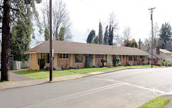 Lloyd Apartments in Camas, WA - Building Photo