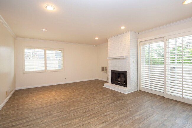 11916 GOSHEN Ave in Los Angeles, CA - Building Photo - Building Photo