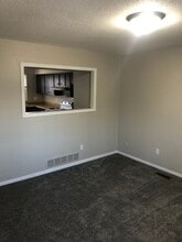 1015 Ebersole Blvd, Unit Apt C in Fostoria, OH - Foto de edificio - Building Photo