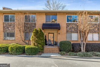 100 Biscayne Dr NW in Atlanta, GA - Building Photo - Building Photo