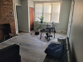 5216 5th Ave, Unit 2 in Pittsburgh, PA - Building Photo - Building Photo