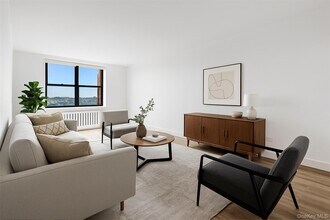 83-40 Austin St in Queens, NY - Building Photo - Building Photo