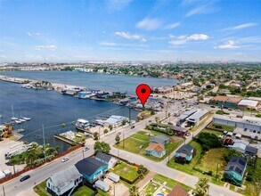 6104 Heards Ln in Galveston, TX - Building Photo - Building Photo