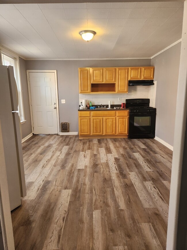 916 N 6th St, Unit unit A in Camden, NJ - Building Photo - Building Photo