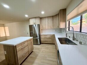 1496 E Luna Way in Palm Springs, CA - Building Photo - Building Photo