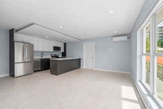 3220 NE 7th Pl in Pompano Beach, FL - Foto de edificio - Building Photo