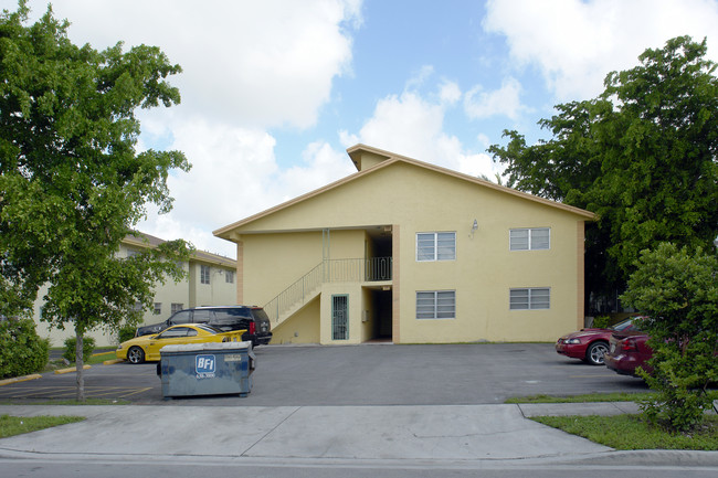 1225 W 36th St in Hialeah, FL - Building Photo - Building Photo