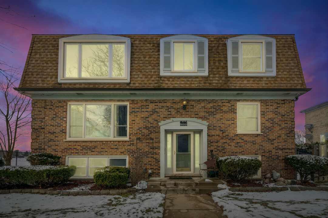 10406 Waterford Dr in Westchester, IL - Building Photo