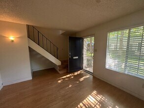8879 Salmon Falls Dr in Sacramento, CA - Building Photo - Building Photo