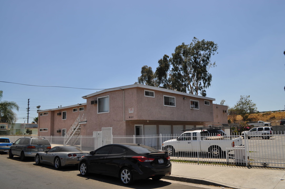 9121 Orion Ave in North Hills, CA - Building Photo