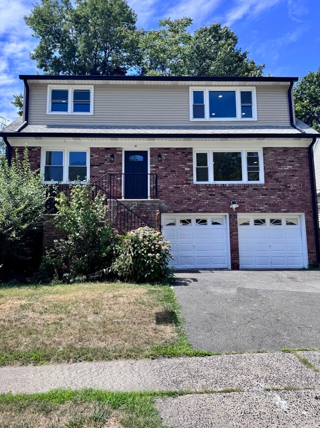 47 Sherwood Ave, Unit #1