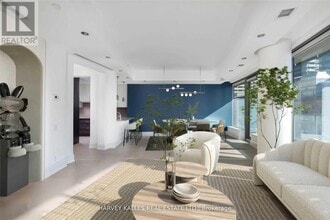 77 Charles St W in Toronto, ON - Building Photo - Building Photo