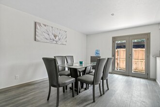 1819 E Grauwyler Rd in Irving, TX - Foto de edificio - Building Photo