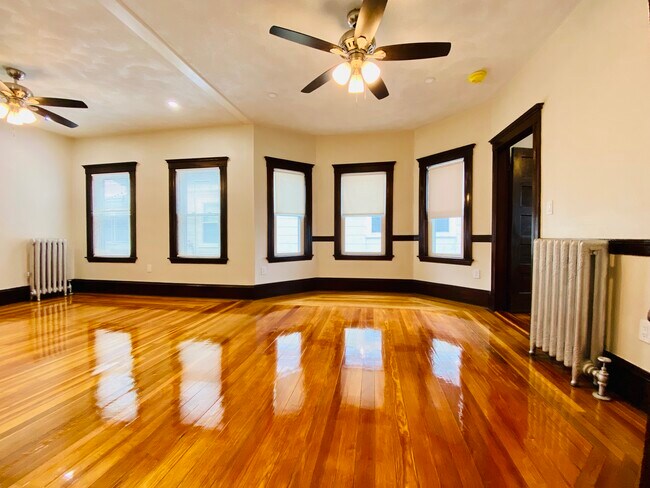 85 Albion St, Unit 2 in Medford, MA - Building Photo - Building Photo