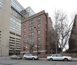 Paige Hall in Minneapolis, MN - Foto de edificio - Building Photo