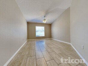 4671 Sheringham Ct in Spring Hill, FL - Foto de edificio - Building Photo