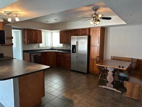 230 E Strahan Dr in Tempe, AZ - Foto de edificio - Building Photo