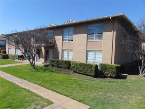 7937 Cliffbrook Dr in Dallas, TX - Building Photo - Building Photo