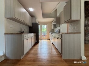 104 Comstock Hill Ave in Norwalk, CT - Building Photo - Building Photo