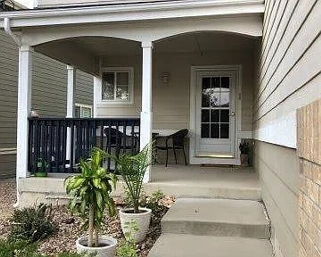 18327 E Lake Ave in Aurora, CO - Building Photo - Building Photo