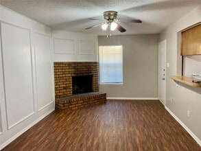 815 N Mesquite St in Arlington, TX - Building Photo - Building Photo