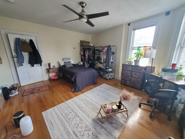 234 Cypress St in Brookline, MA - Building Photo - Building Photo