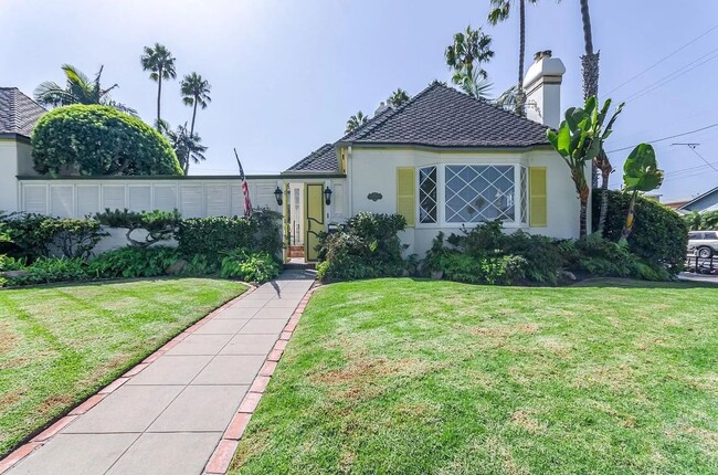 property at 4893 Niagara Ave