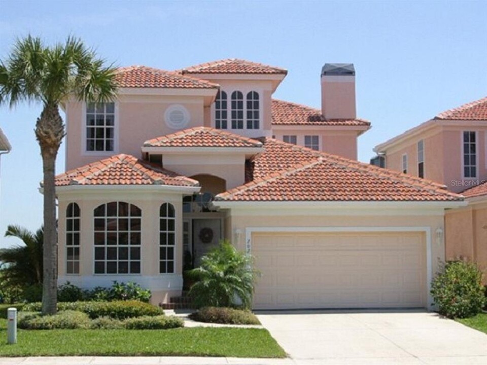 202 Sand Key Estates Dr in Clearwater, FL - Building Photo