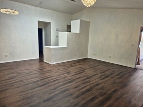 8544 Travary Way in Antelope, CA - Building Photo - Building Photo