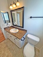 5000 Whitsett Ave, Unit 203 in Los Angeles, CA - Foto de edificio - Building Photo