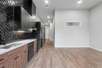 4510 Terry-O Ln in Austin, TX - Foto de edificio - Building Photo