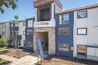 Windsor Manor in Houston, TX - Foto de edificio - Building Photo