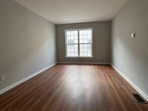 200 Dey St, Unit 262 in Harrison, NJ - Building Photo - Building Photo