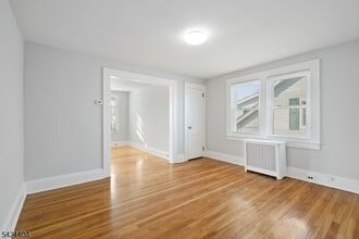 23 Meeker Pl in Millburn, NJ - Building Photo - Building Photo