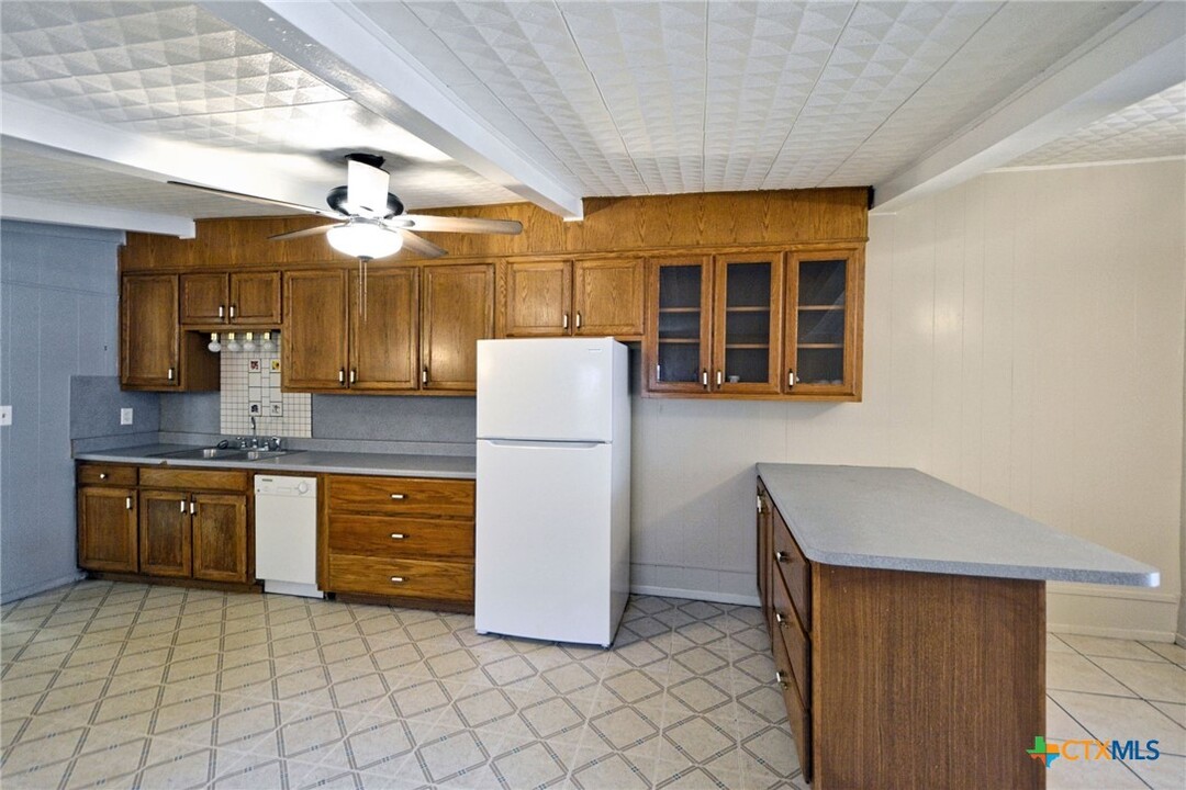 345 E Torrey St in New Braunfels, TX - Building Photo